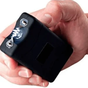 High-voltage stun gun